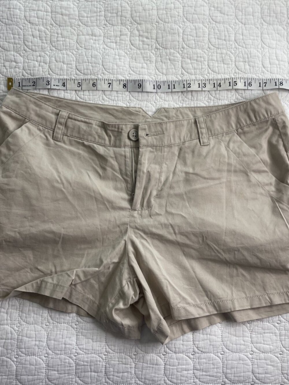 Women's Beige Size 12 4" Inseam Columbia Shorts Omni Wick Shorts Pre-Owned